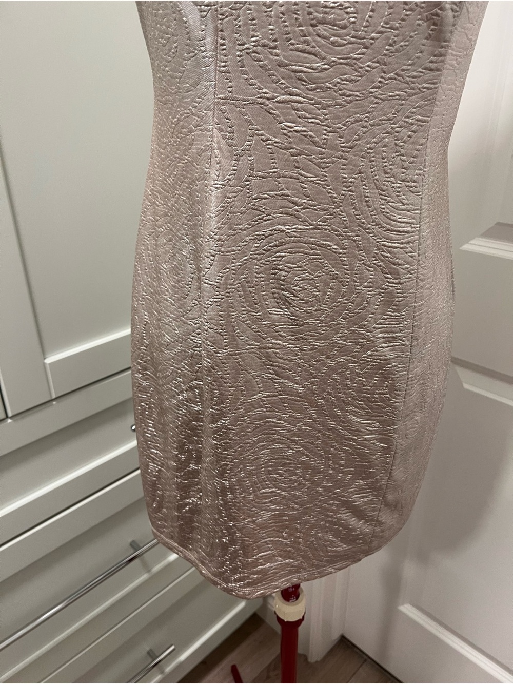 GUESS Metallic Bodycon Jacquard Cutout Sheath Dress Rose Gold Blush Party M - Picture 5 of 16